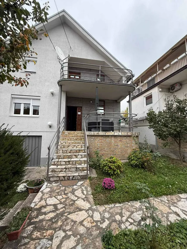 Porodična kuća, Resnik